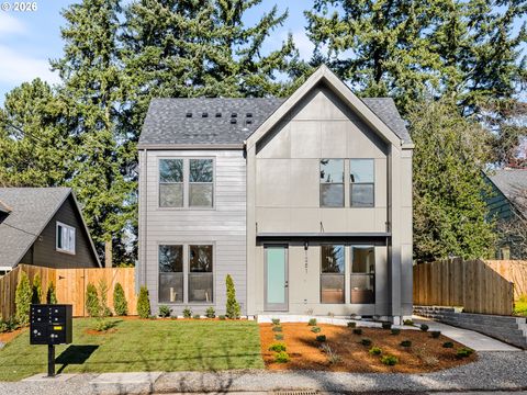 1243 SW Hume CT Portland OR 97219