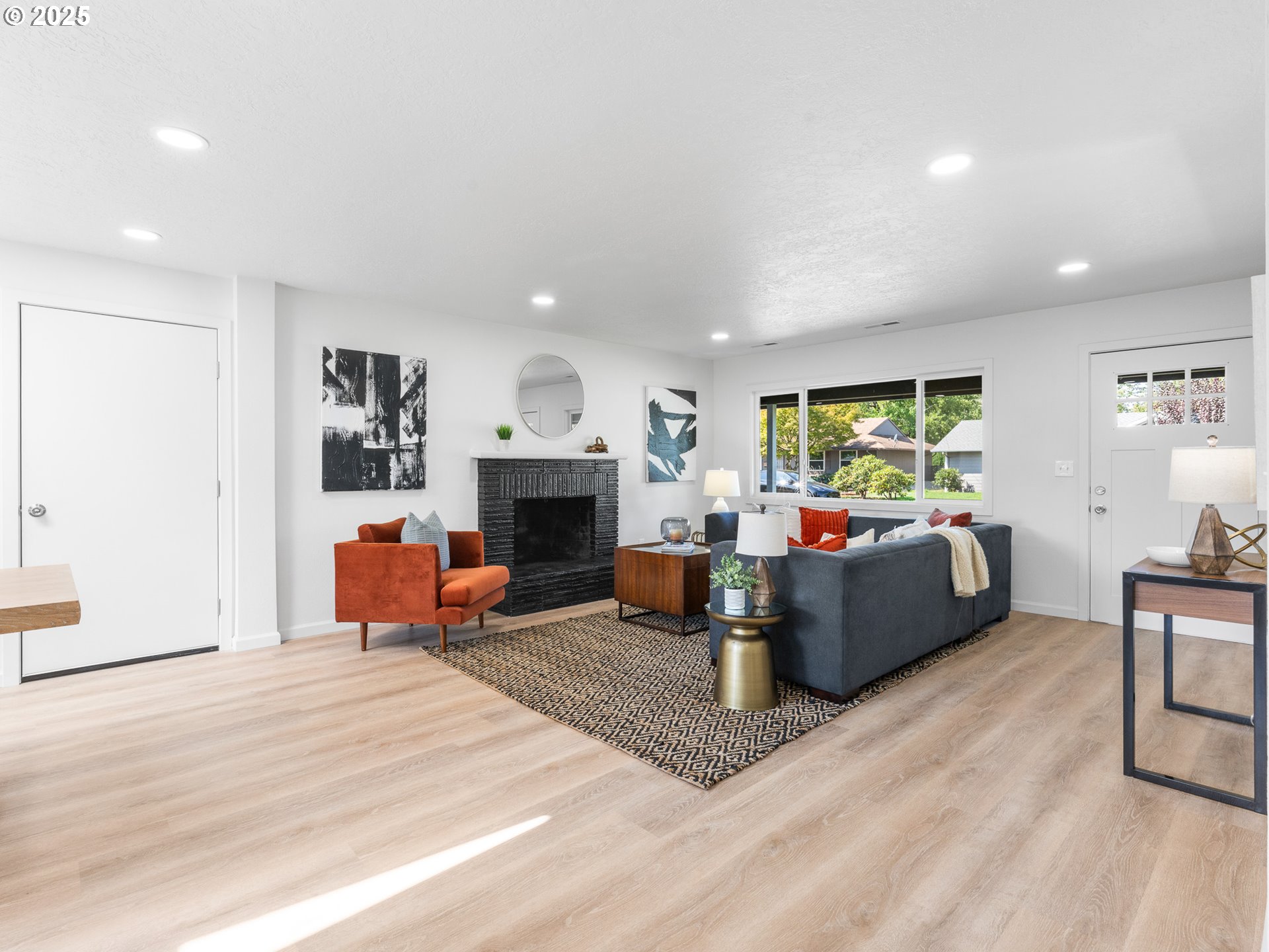 300 SE EVELYN AVE