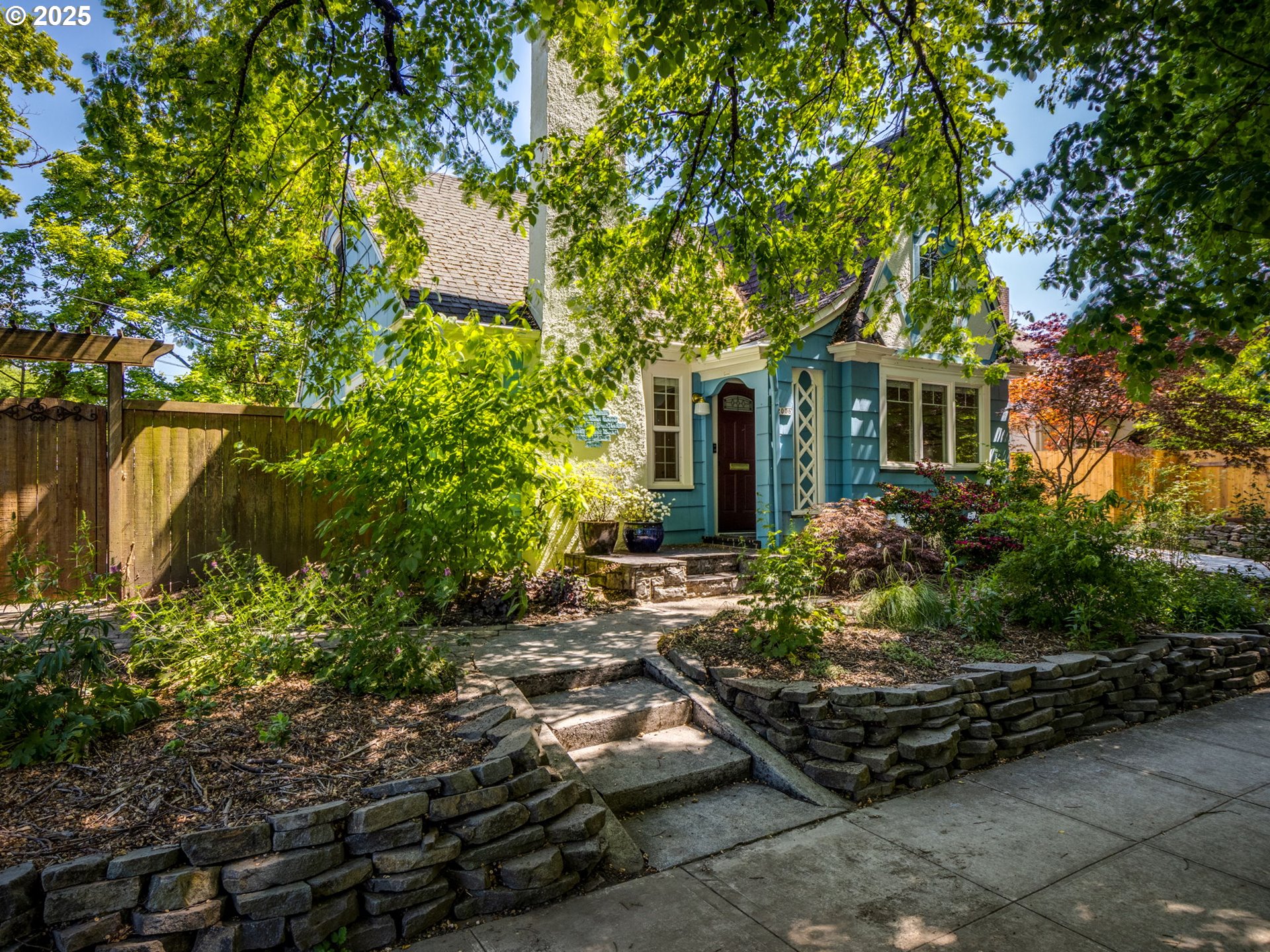 2006 SE ELLIOTT AVE