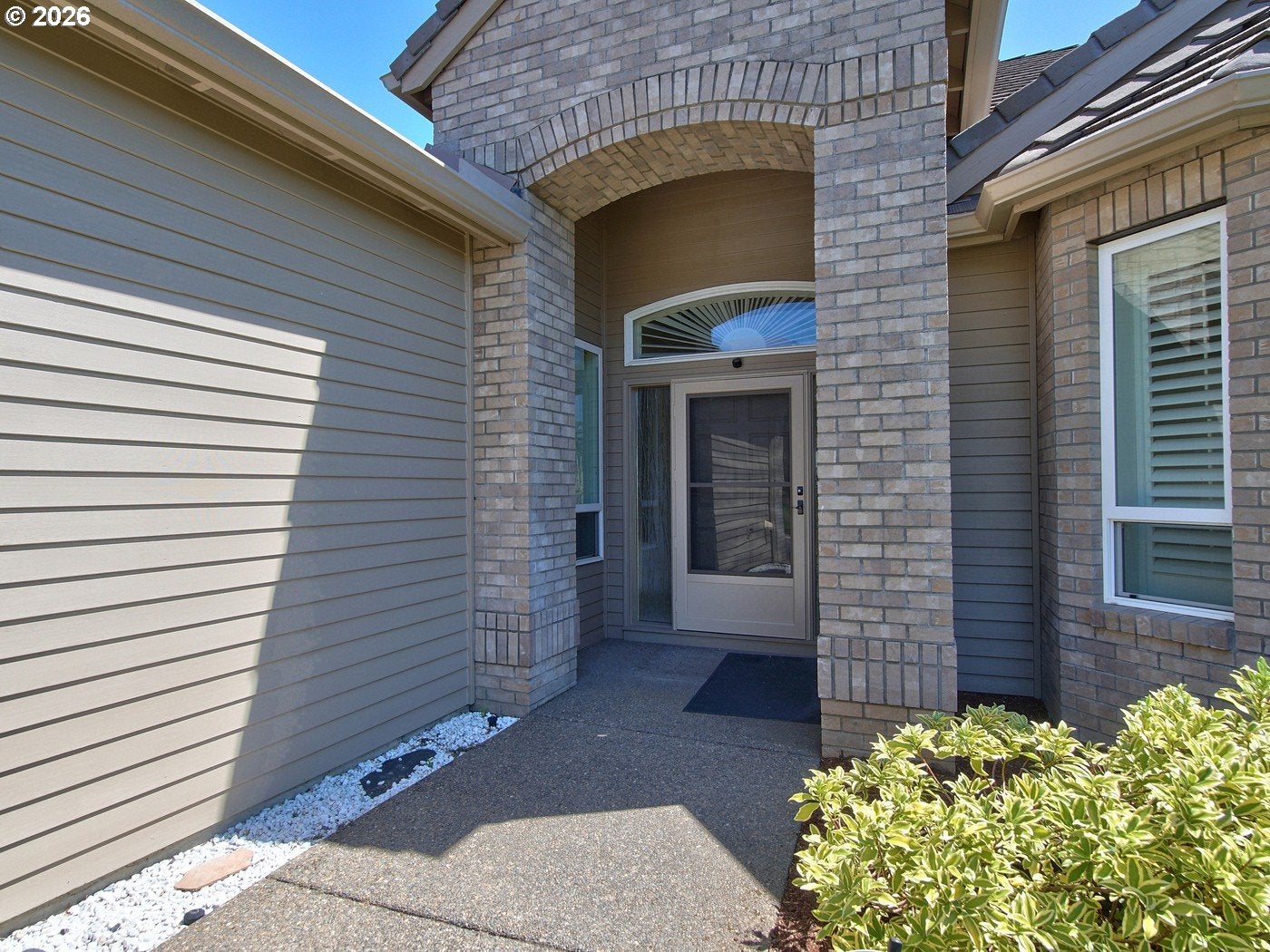 2896 MAPLELEAF CT NW