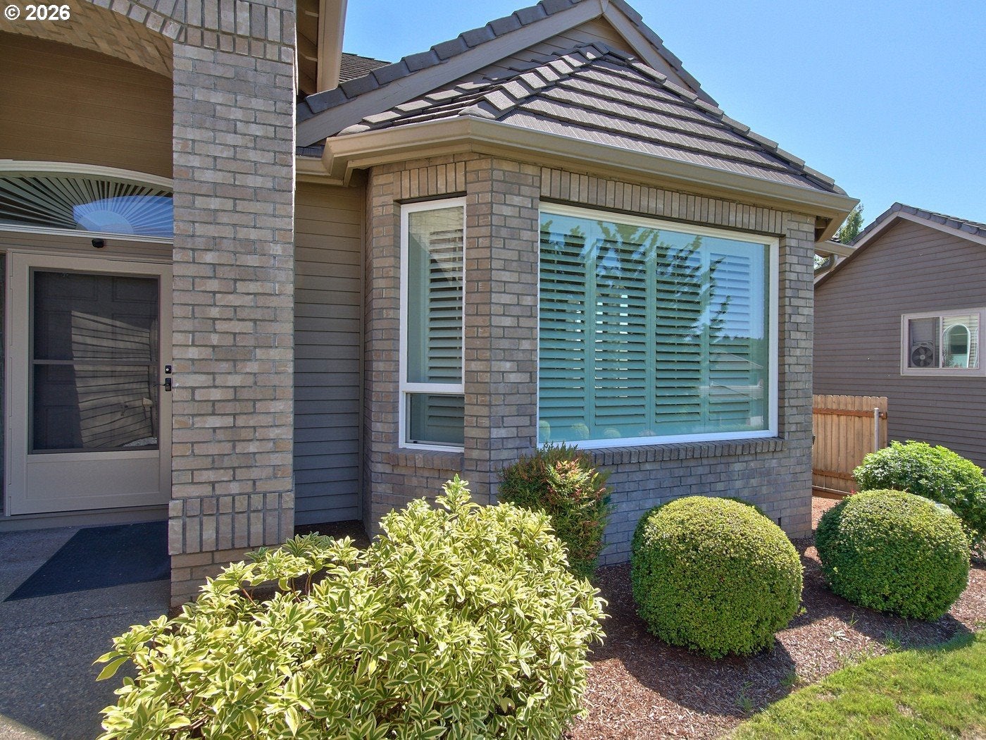 2896 MAPLELEAF CT NW