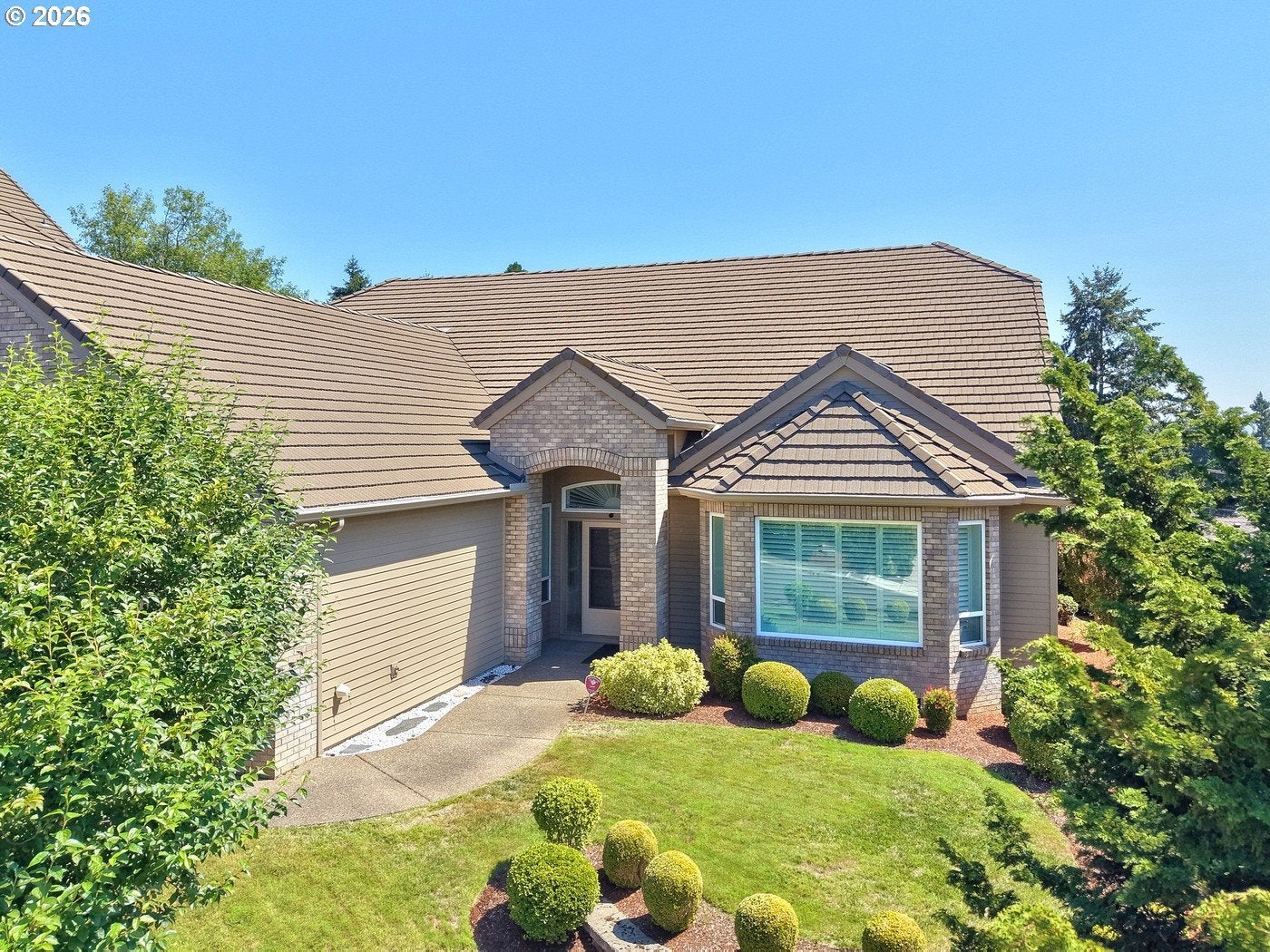 2896 MAPLELEAF CT NW