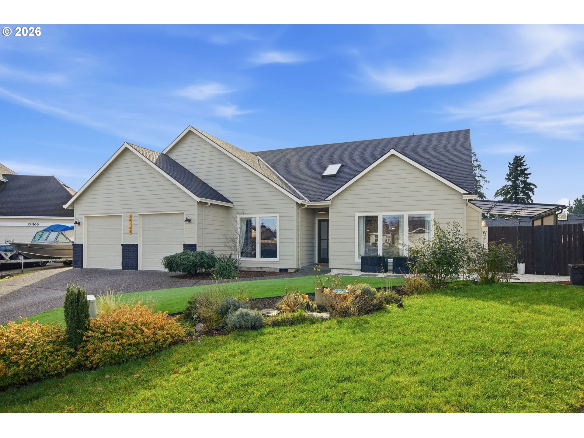 Photo 1 of 42 — 20165 SPYGLASS CT, Oregon City, OR 97045