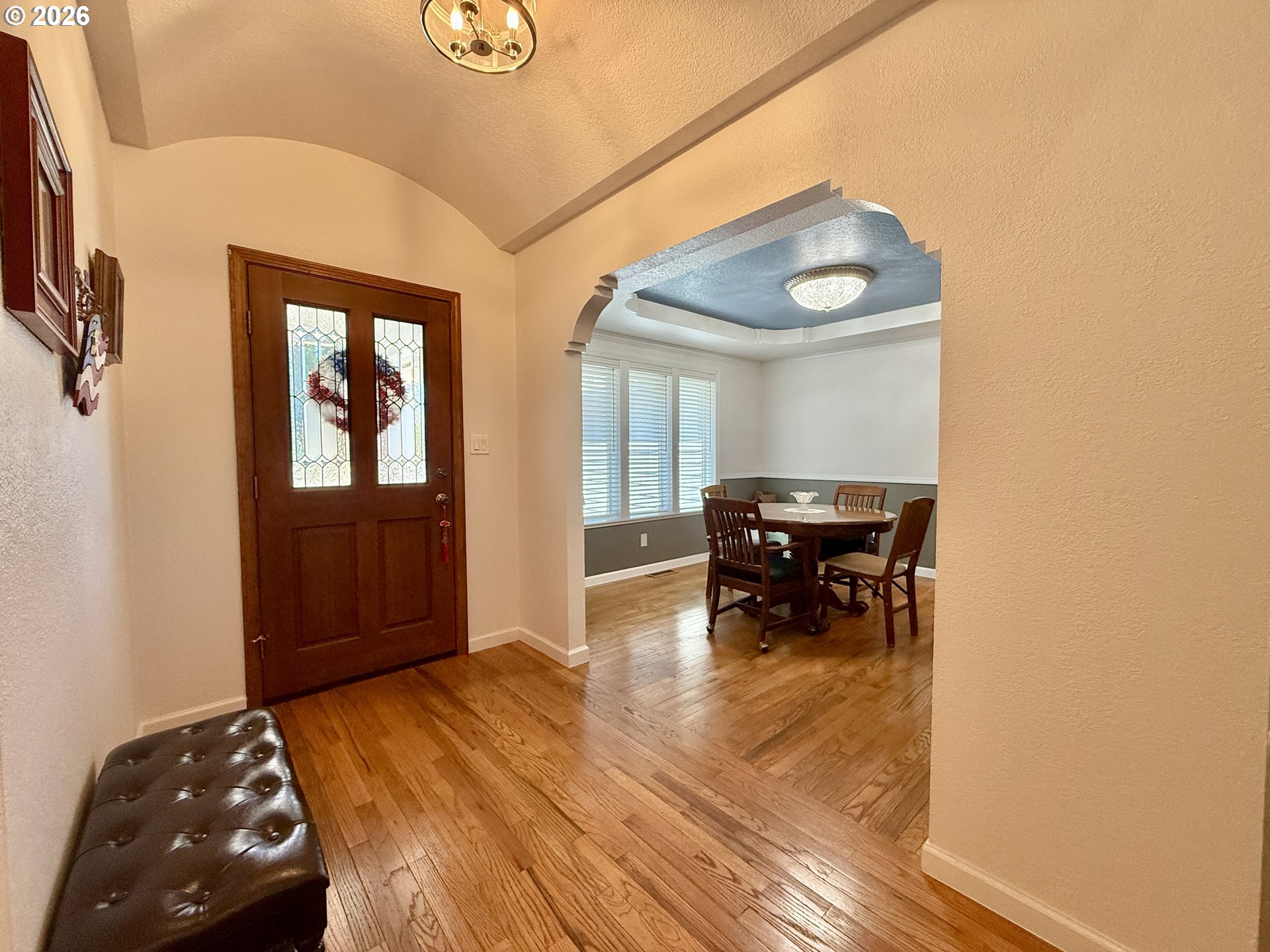 961 HELEN LN