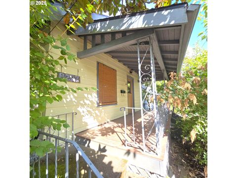8227 N WOOLSEY AVE Portland OR 97203