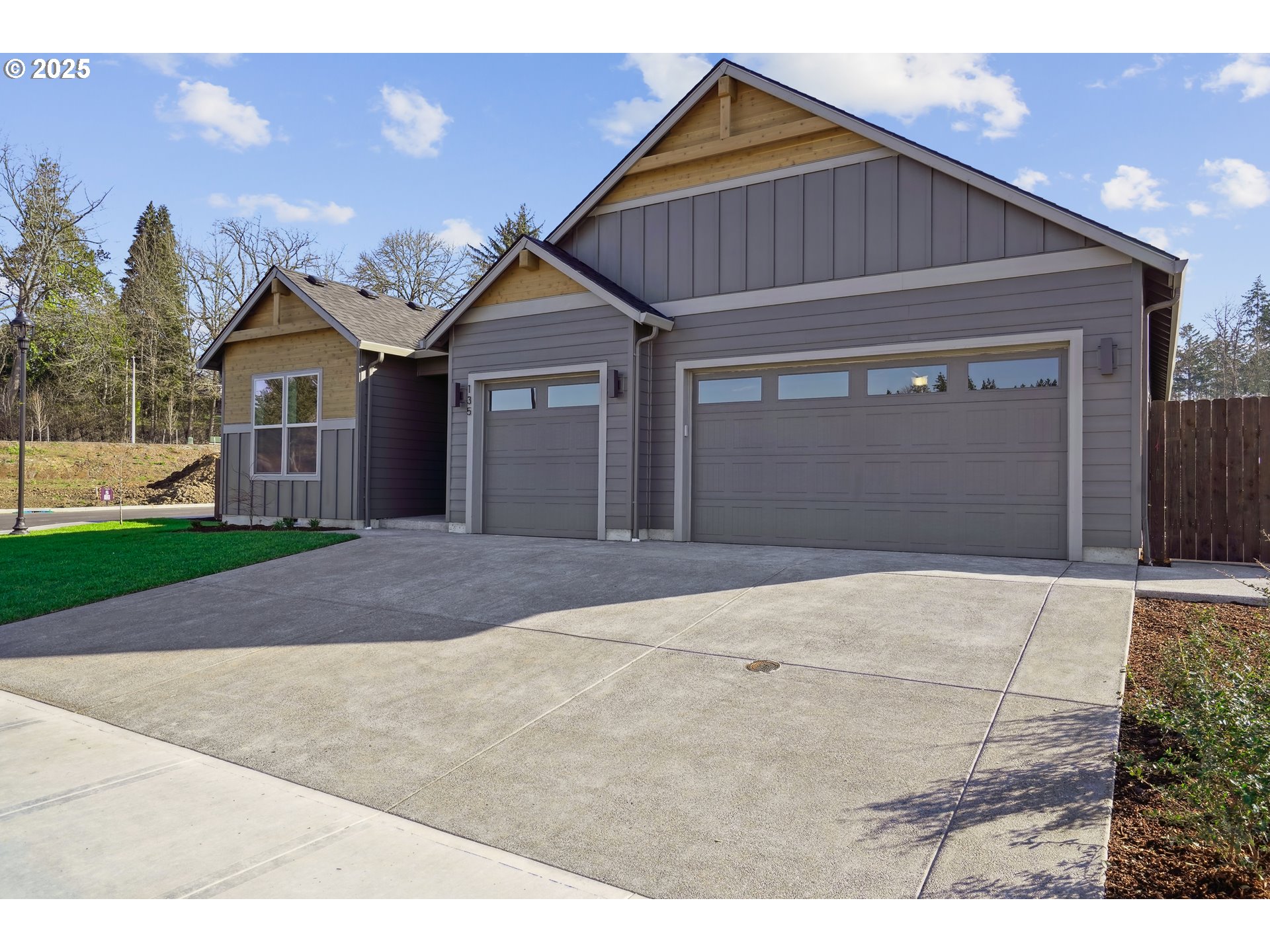 135 E Airedale AVE