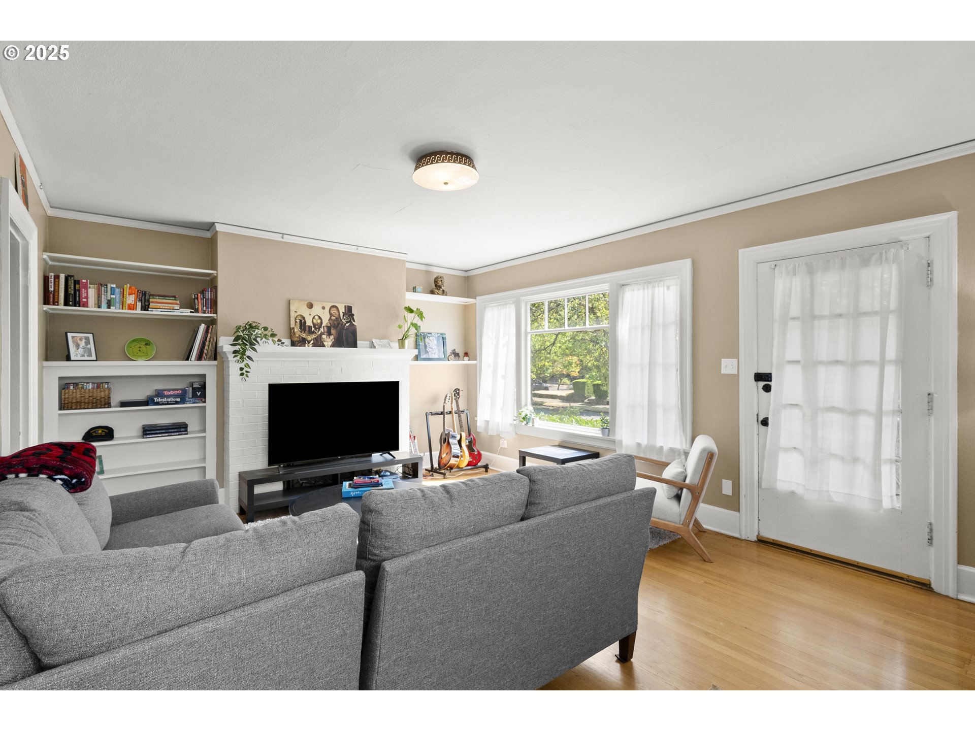 308/310 E 22ND ST