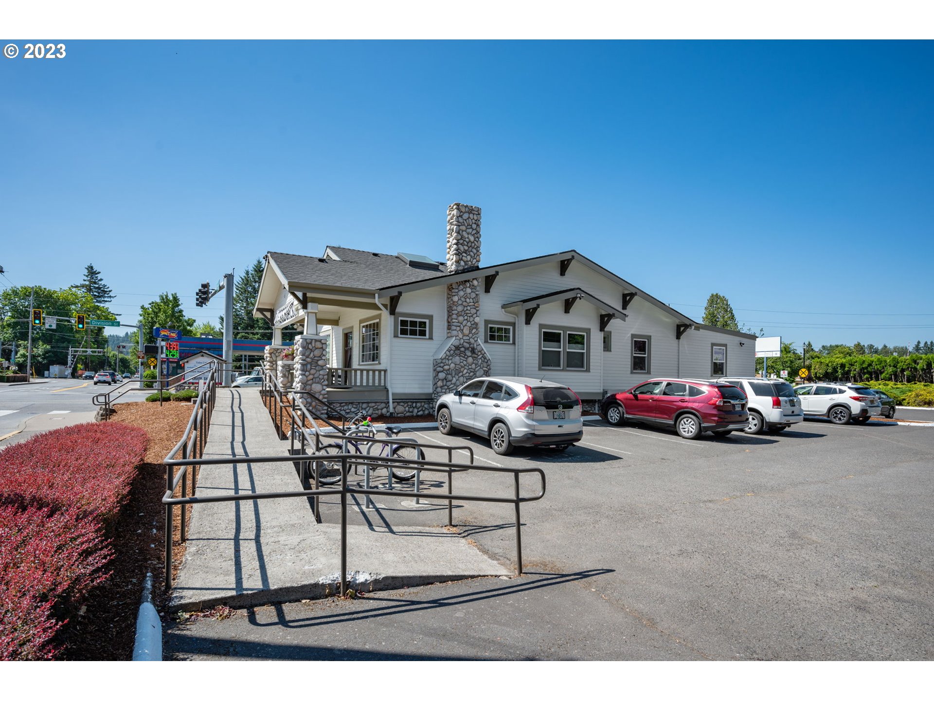 1005 N MAIN AVE