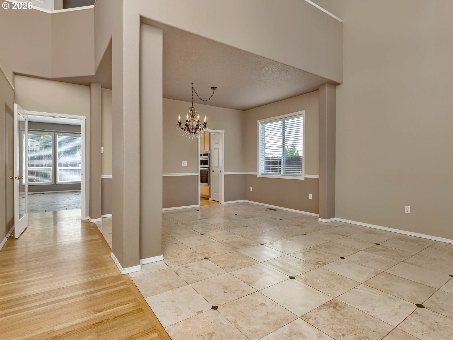 2619 NE CHARLOIS DR