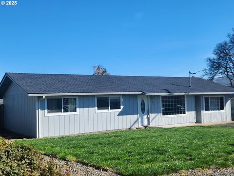 1958 Linnell Ave, Roseburg, OR 97471 - MLS#: 524887756