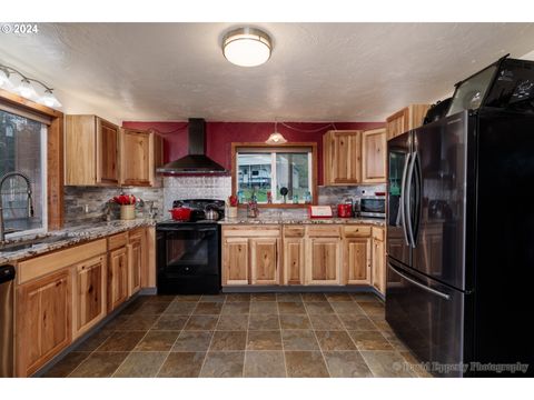 A home in Clatskanie