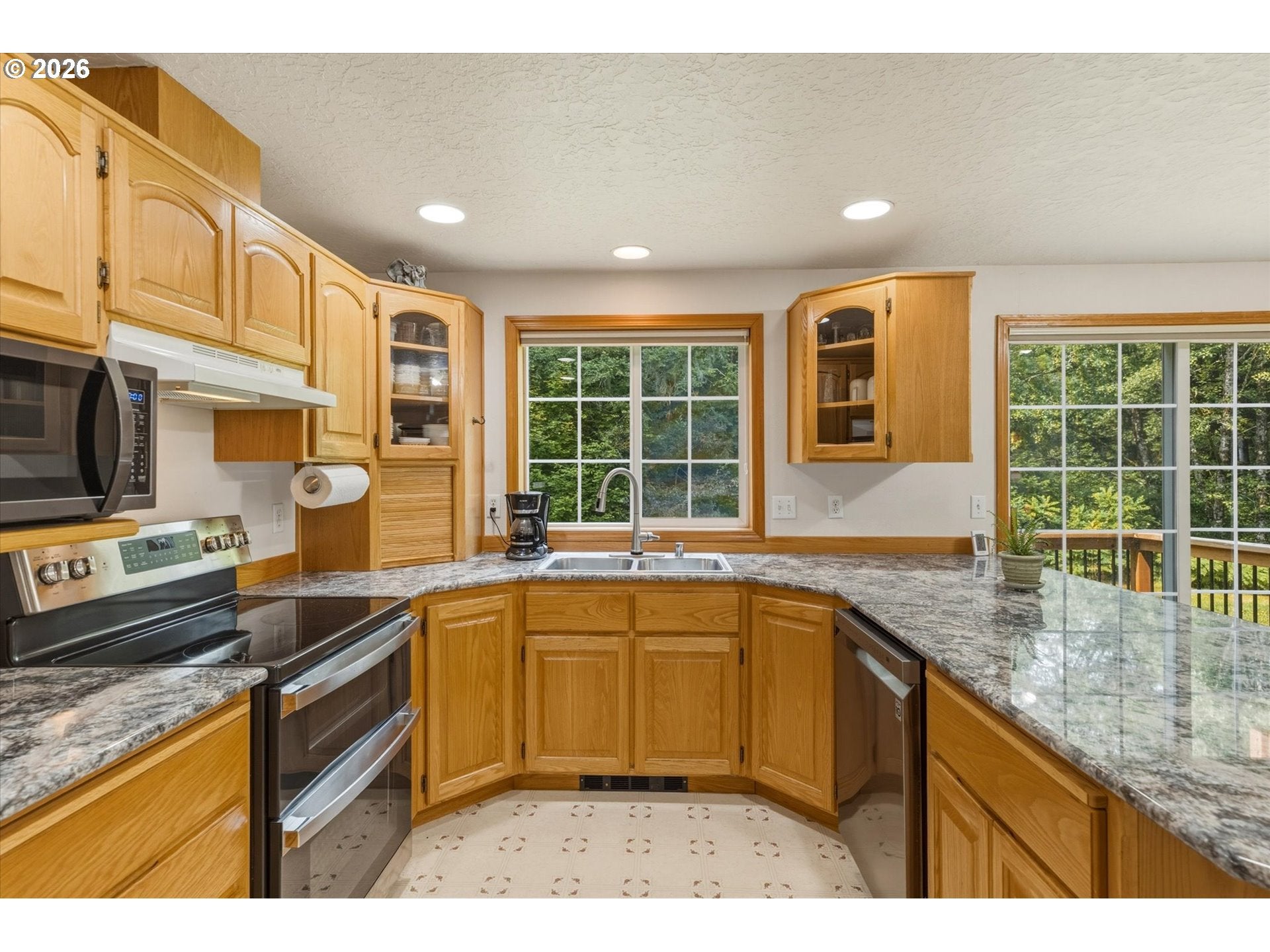558 SPRUCE CREEK RD