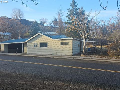 A home in Maupin