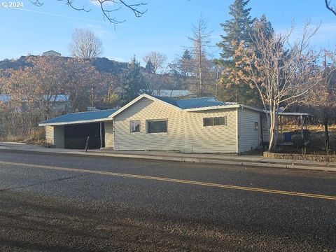 A home in Maupin