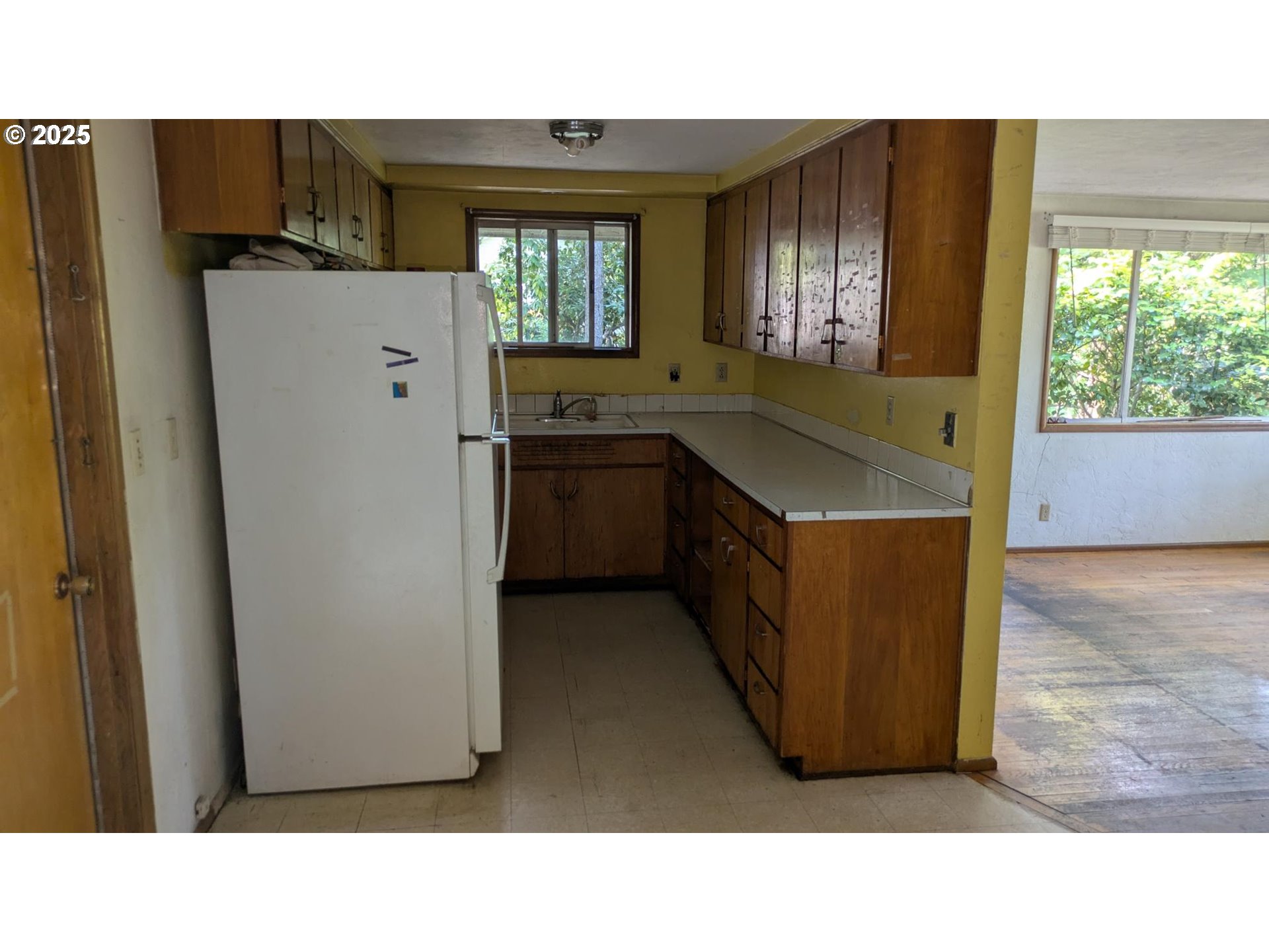 585 W 26TH AVE
