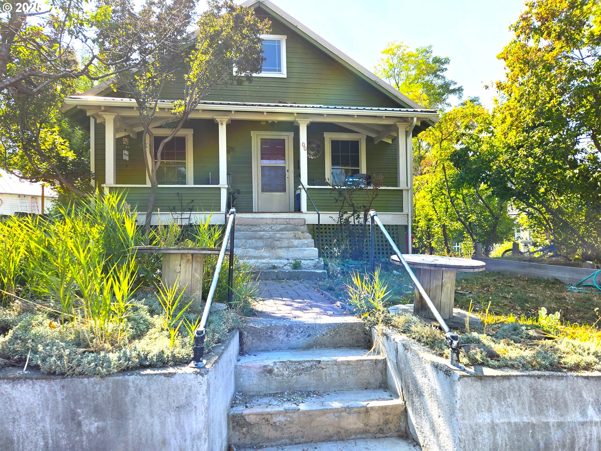 100 SE HILLCREST RD