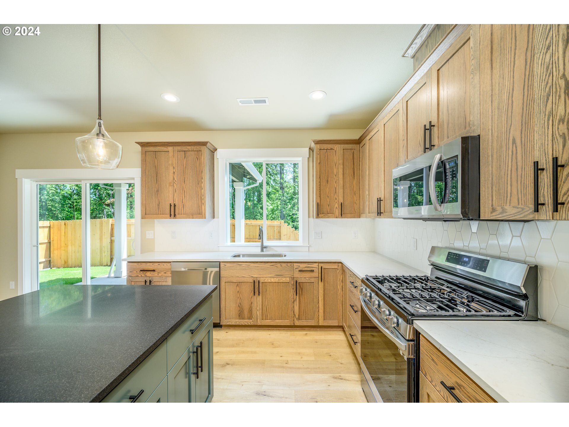 Newberg, Oregon 97132, United States, 4 Bedrooms Bedrooms, ,3 BathroomsBathrooms,Residential,Active,26449
