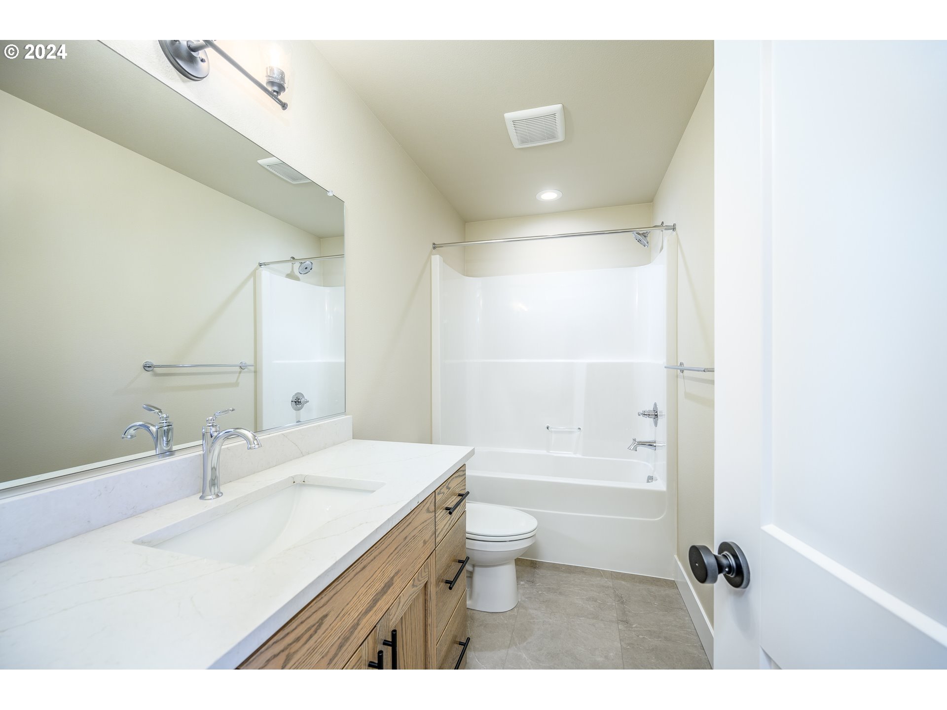 Newberg, Oregon 97132, United States, 4 Bedrooms Bedrooms, ,3 BathroomsBathrooms,Residential,Active,26449