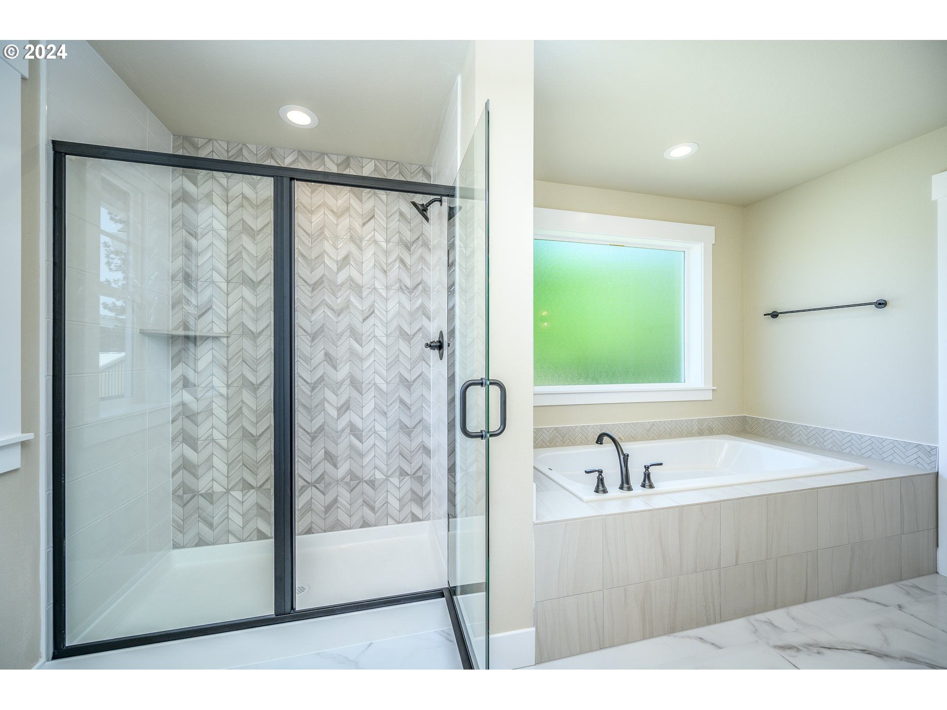 Newberg, Oregon 97132, United States, 4 Bedrooms Bedrooms, ,3 BathroomsBathrooms,Residential,Active,26449