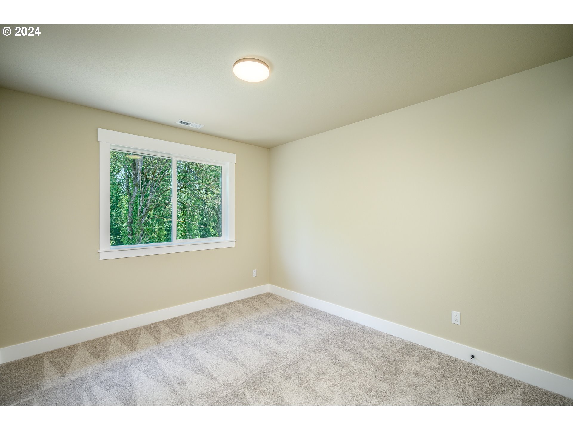 Newberg, Oregon 97132, United States, 4 Bedrooms Bedrooms, ,3 BathroomsBathrooms,Residential,Active,26449