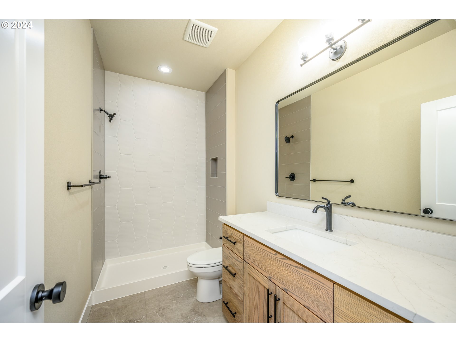 Newberg, Oregon 97132, United States, 4 Bedrooms Bedrooms, ,3 BathroomsBathrooms,Residential,Active,26449