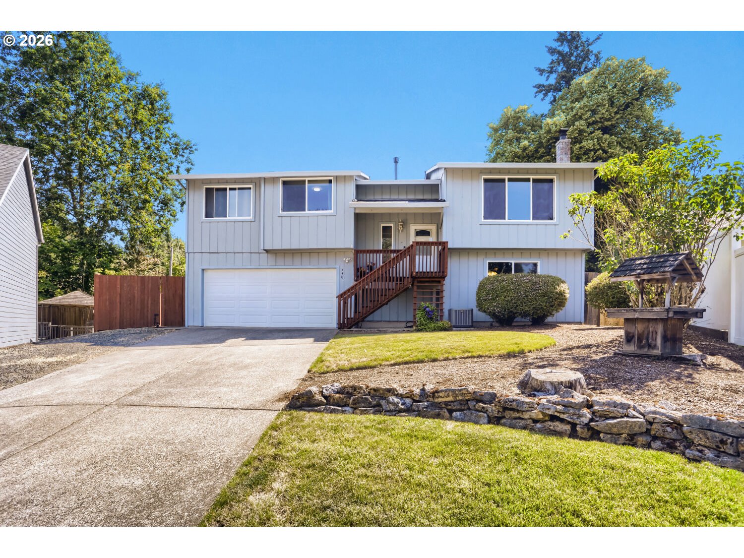 740 SE CAMELLIA CT