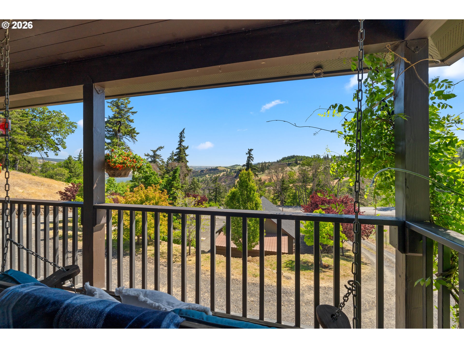 1717 HOOD RIVER RD