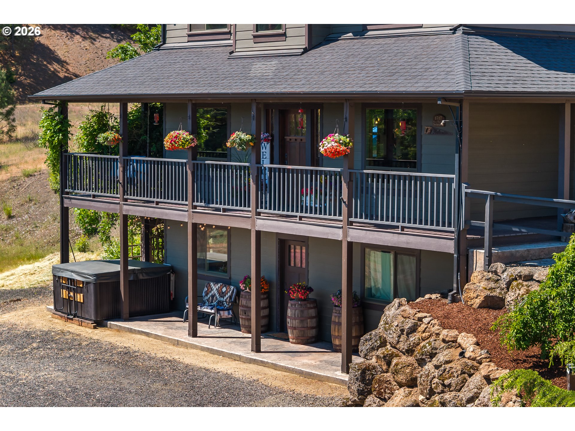 1717 HOOD RIVER RD