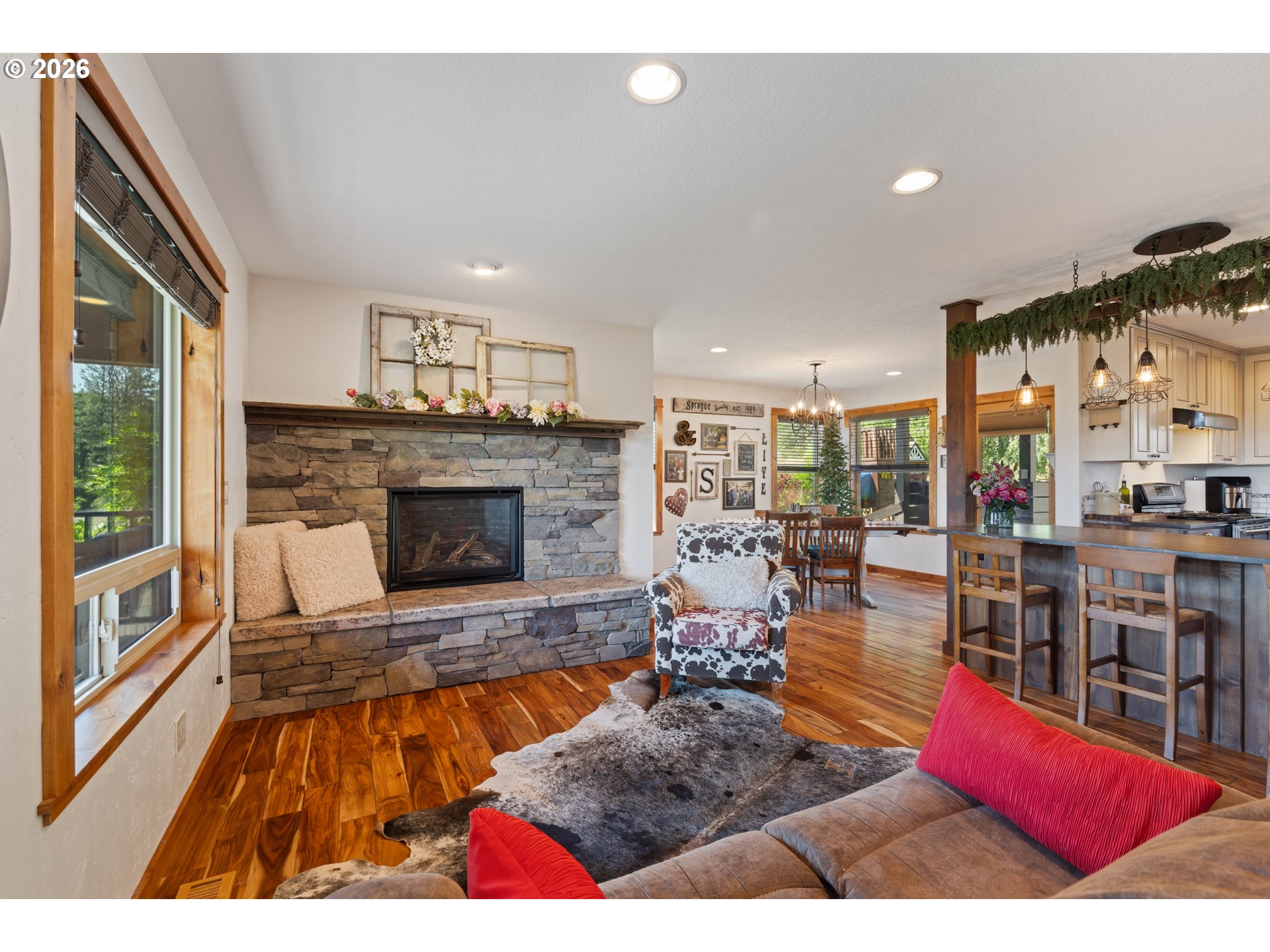 1717 HOOD RIVER RD