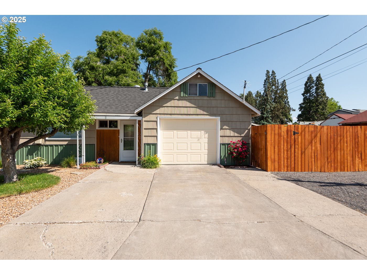 106 NW CANYON DR