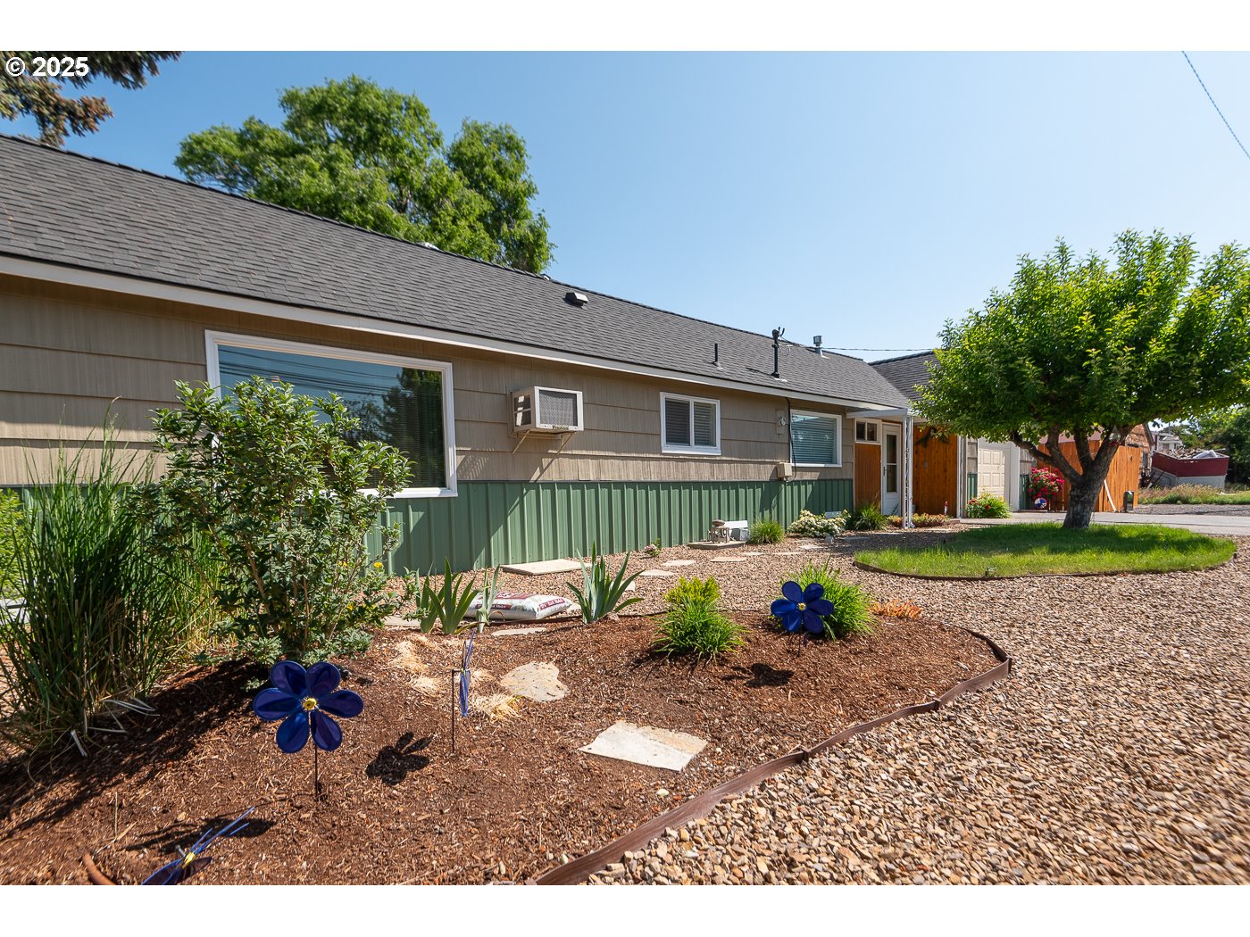 106 NW CANYON DR