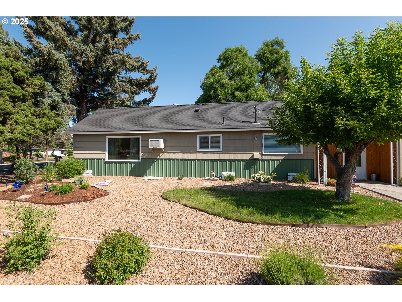 106 NW CANYON DR
