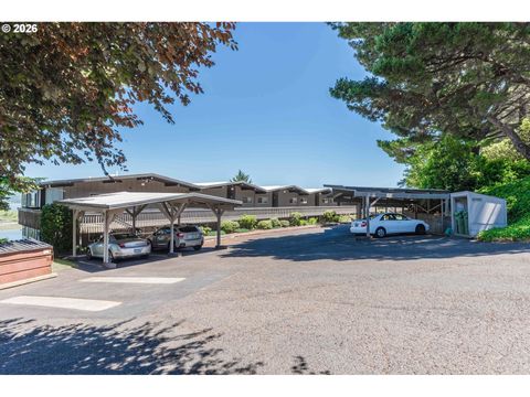 290 N 3RD CT Coos Bay OR 97420