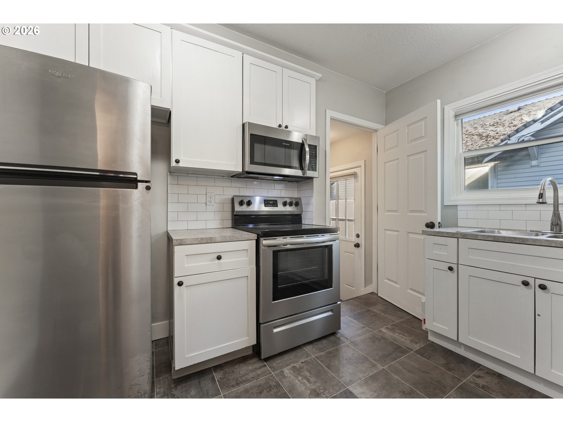 900 W 16TH ST