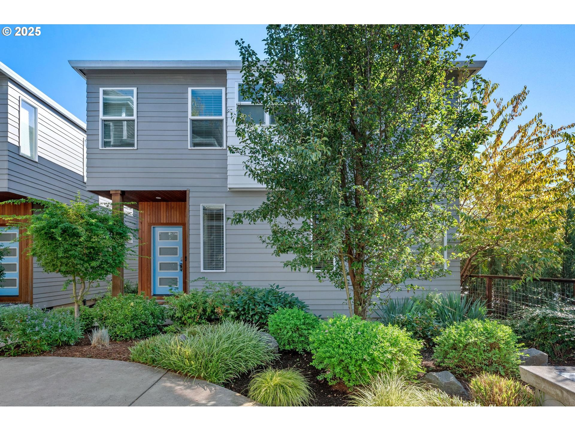 2813 SE Hawthorne BLVD 5