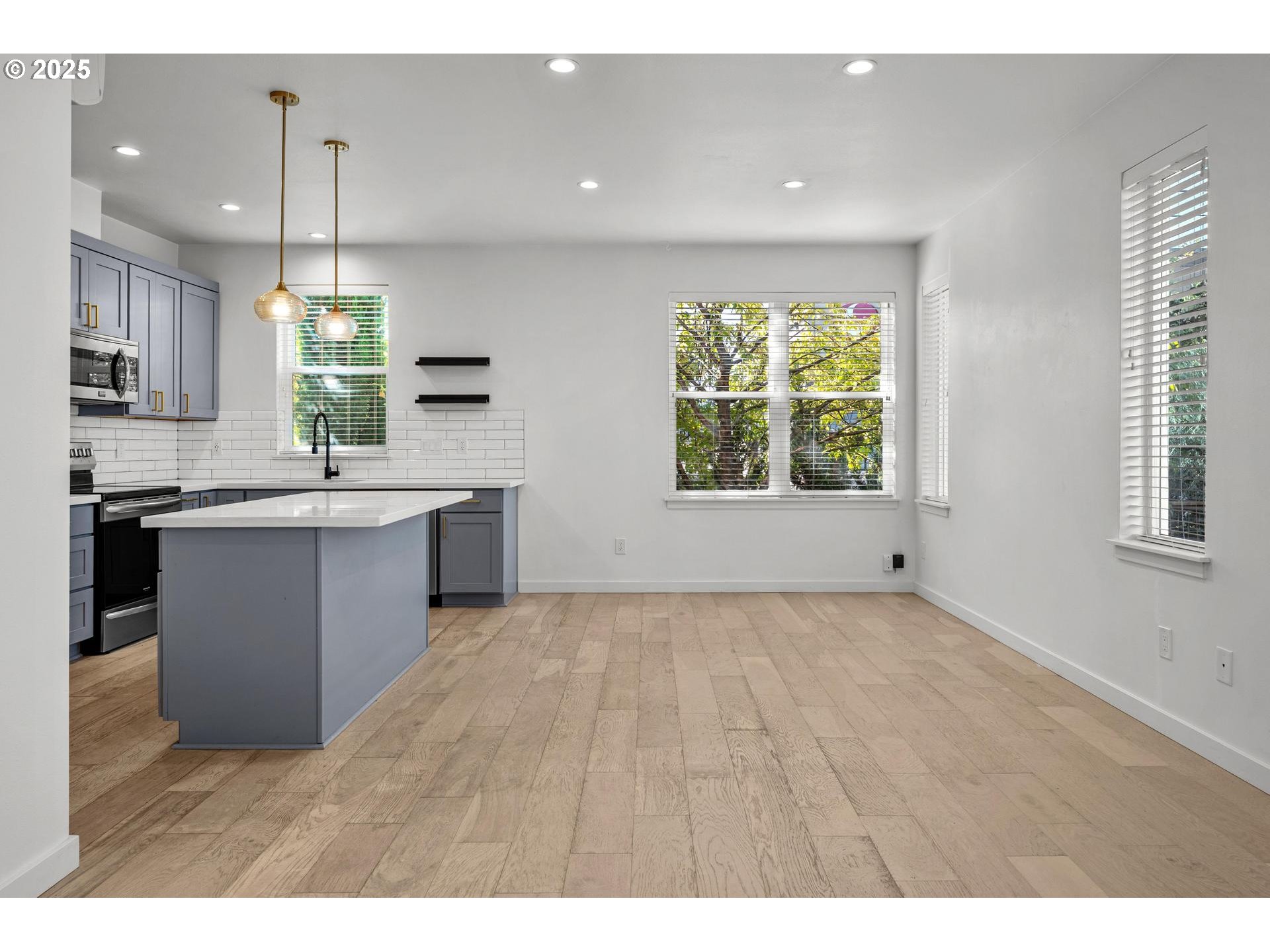 2813 SE Hawthorne BLVD 5