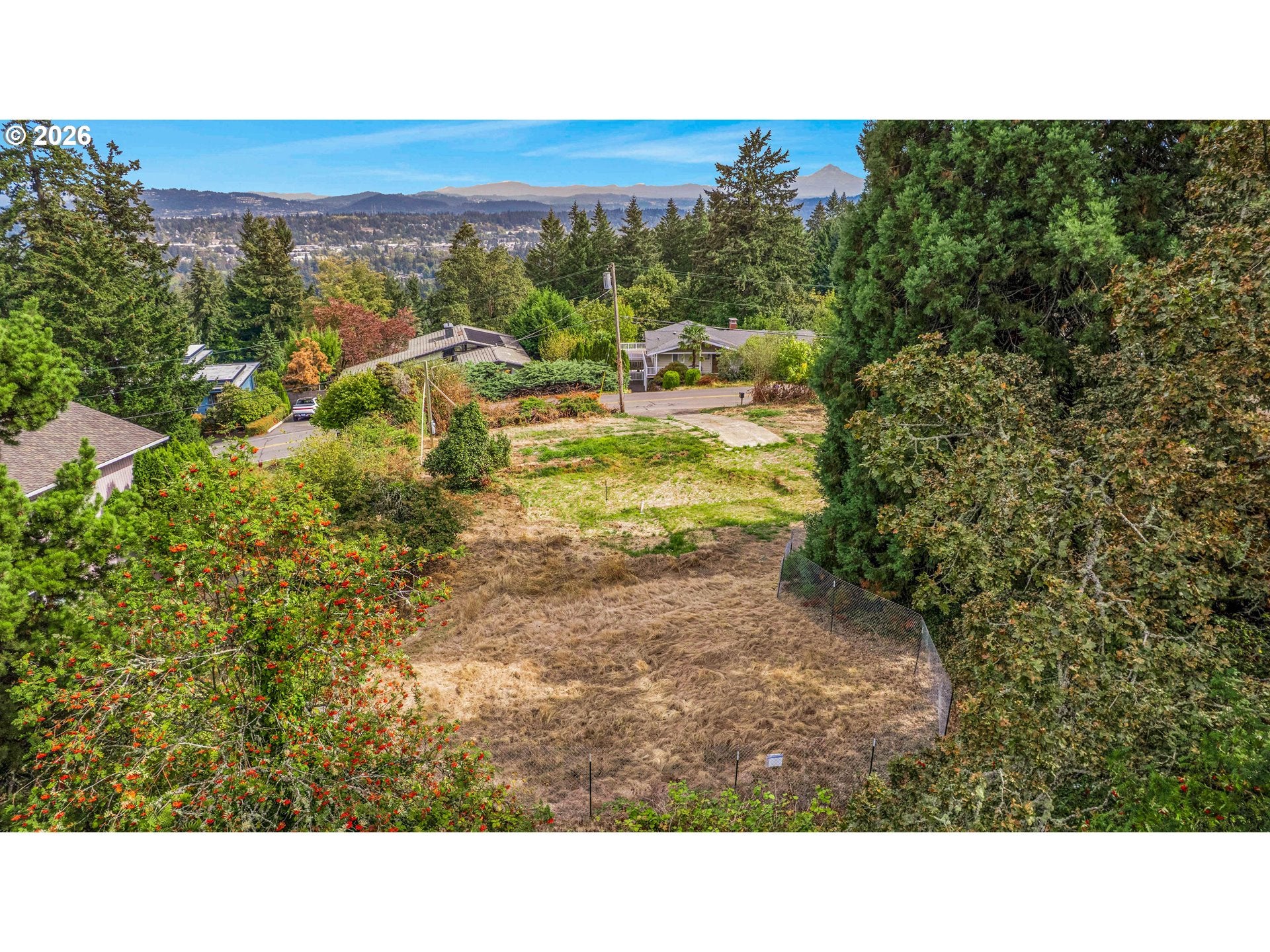 2665 HILLCREST DR