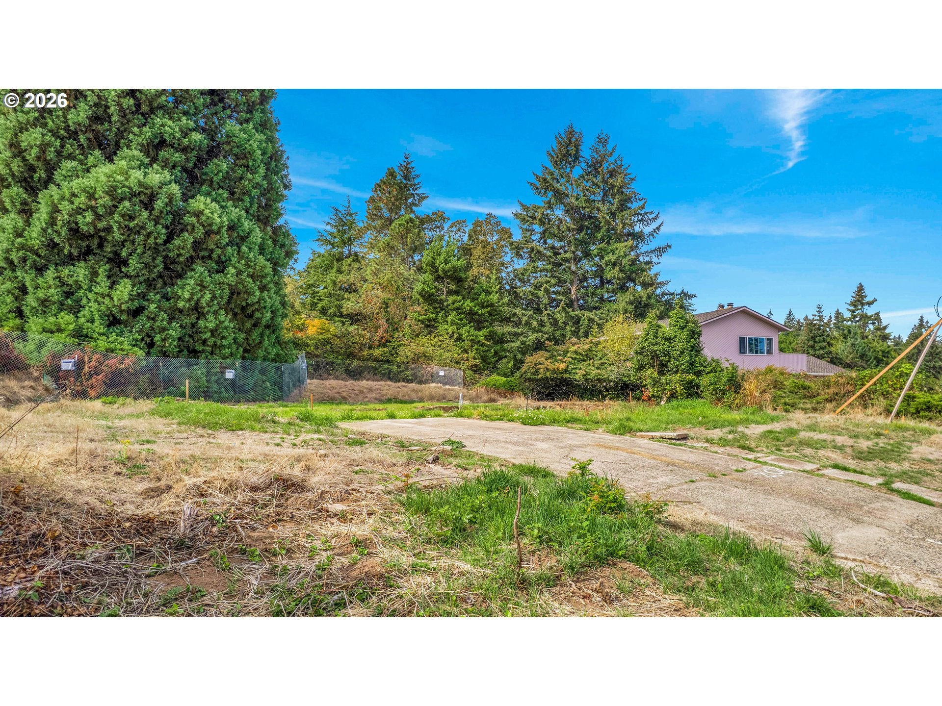 2665 HILLCREST DR