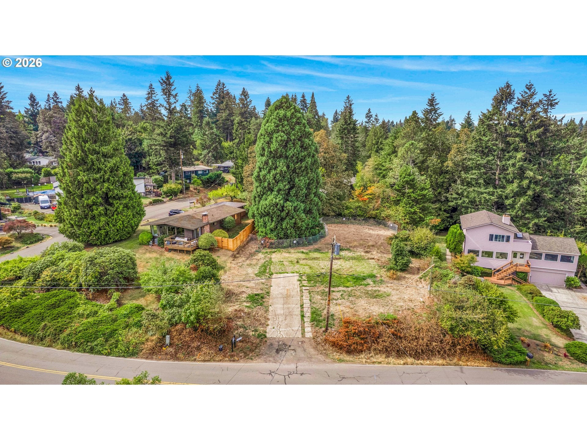 2665 HILLCREST DR