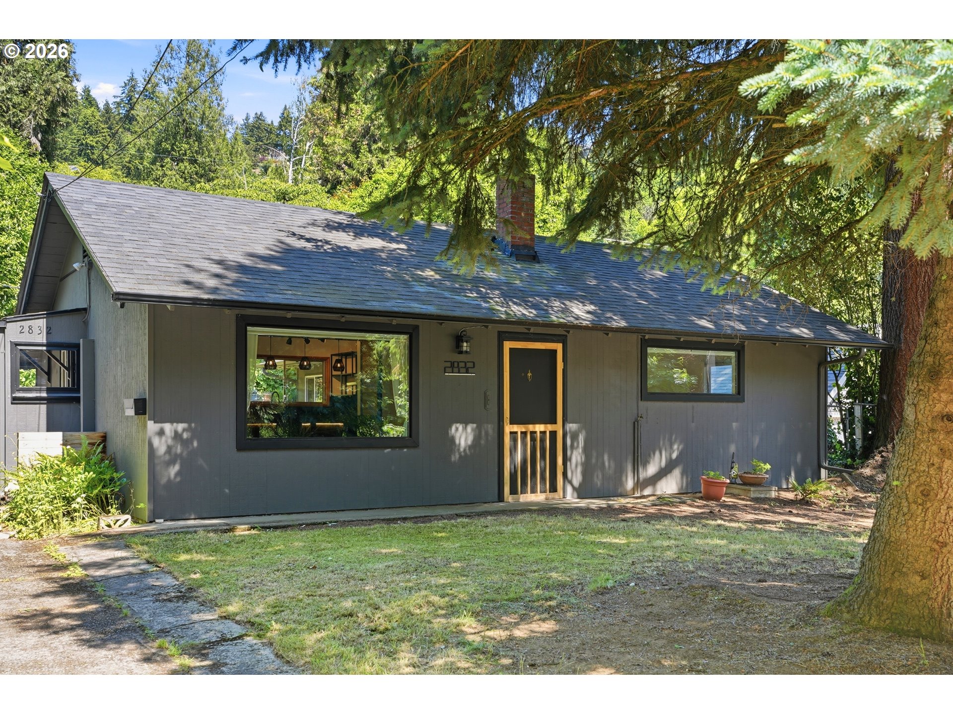 2832 NE FREMONT DR