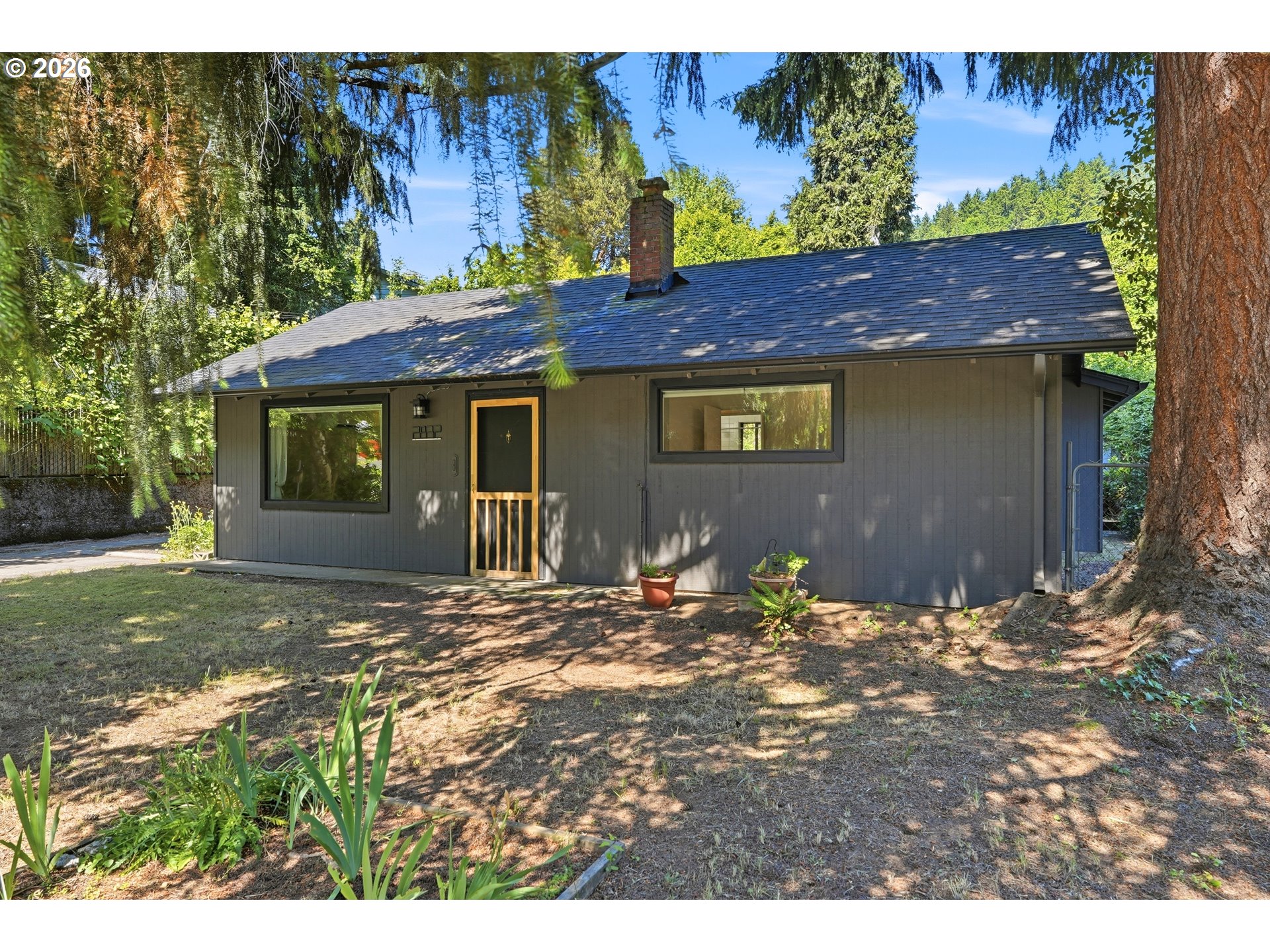 2832 NE FREMONT DR