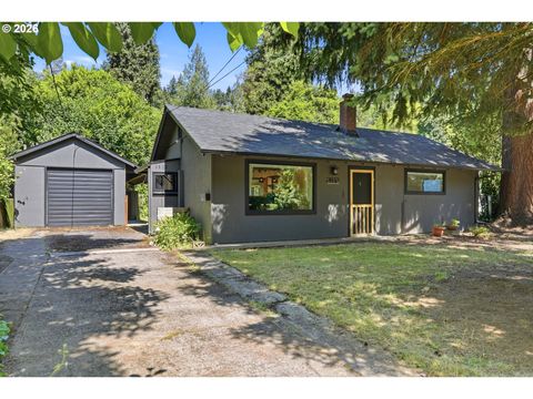 Photo of 2832 NE Fremont Dr, Portland, OR 97220 (MLS # 244048831)