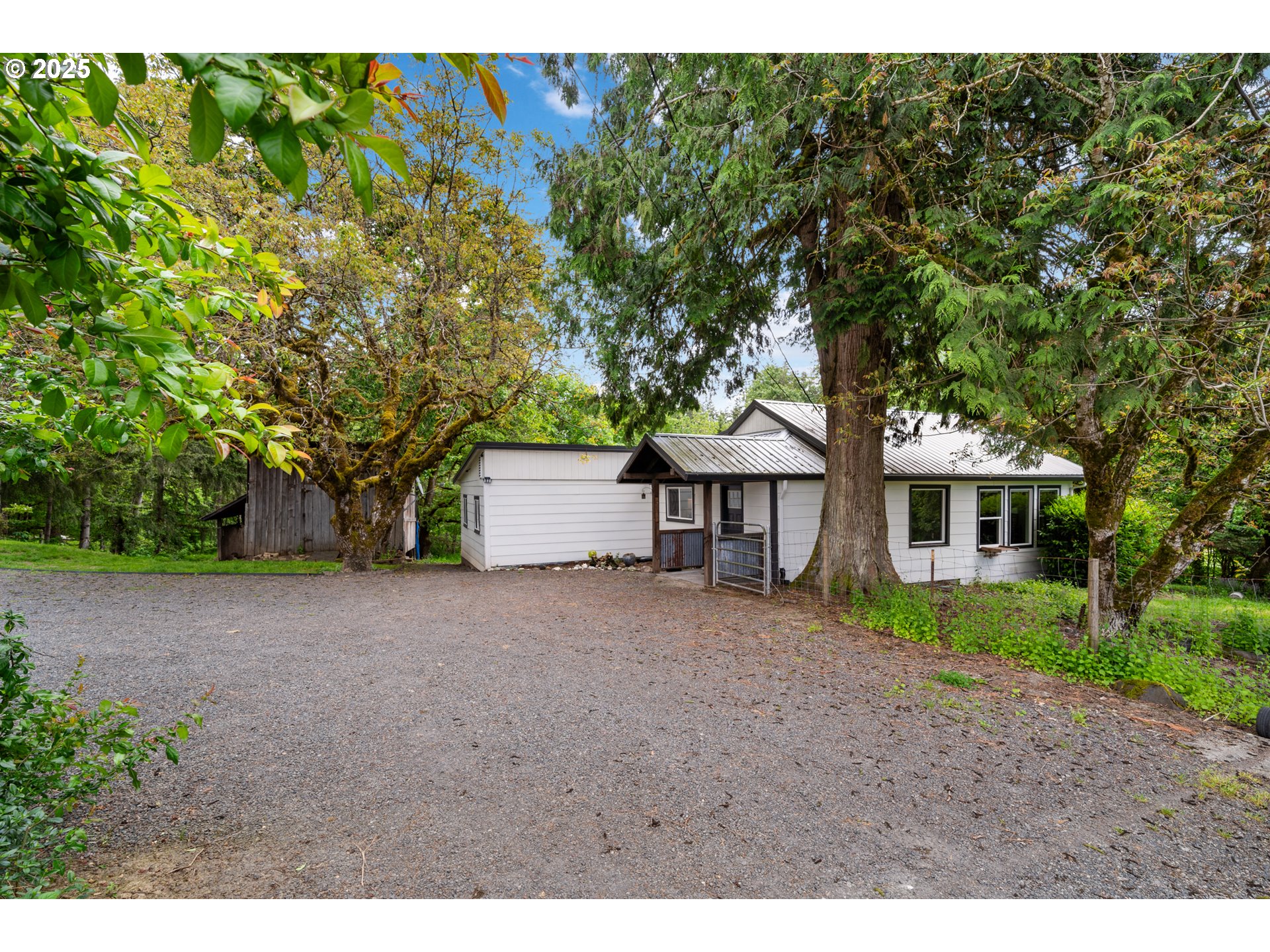 2817 NW EDDY ROCK RD