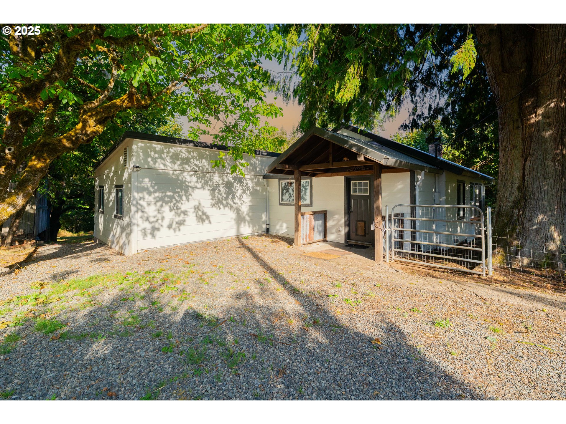 2817 NW EDDY ROCK RD