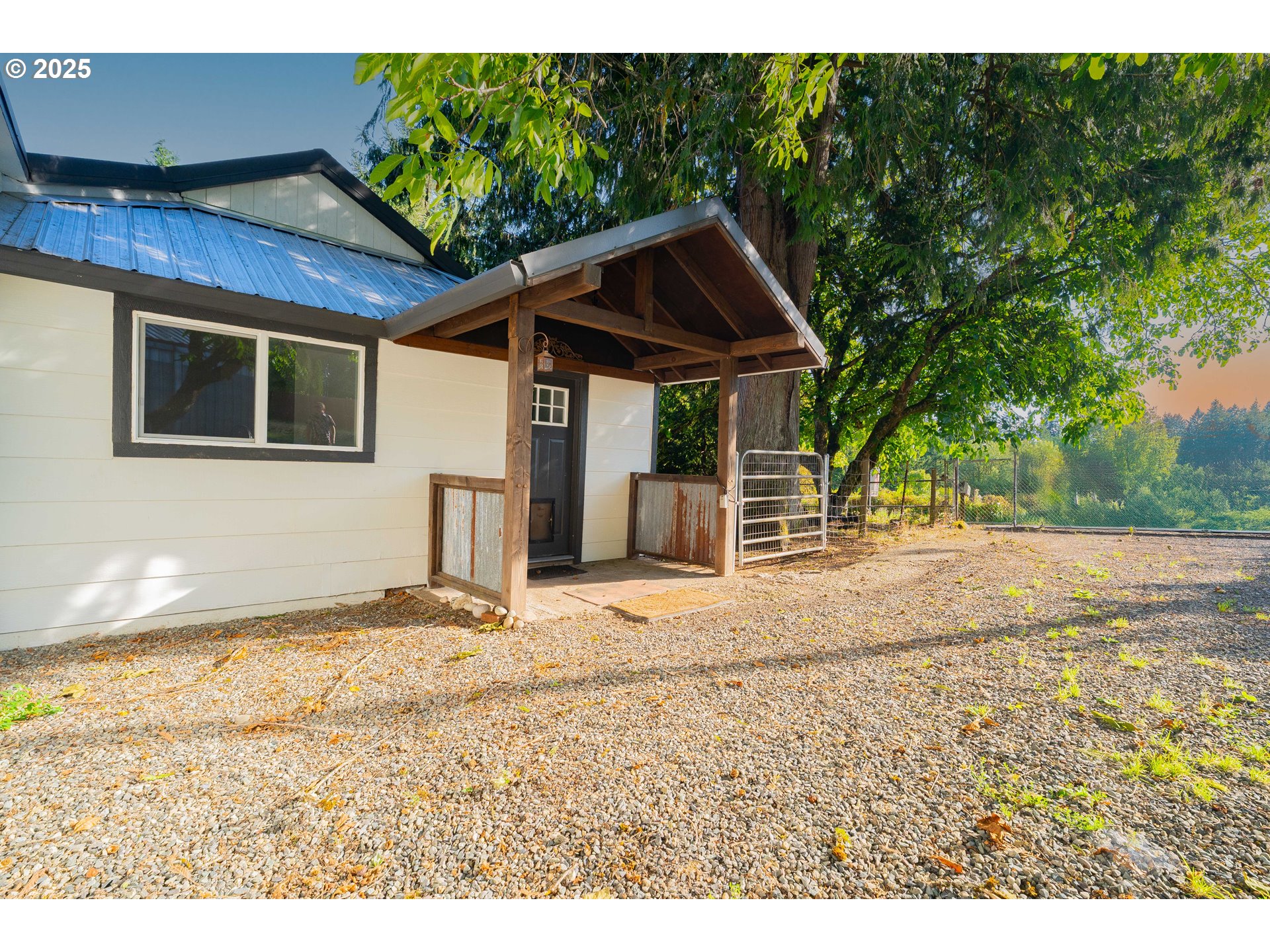 2817 NW EDDY ROCK RD