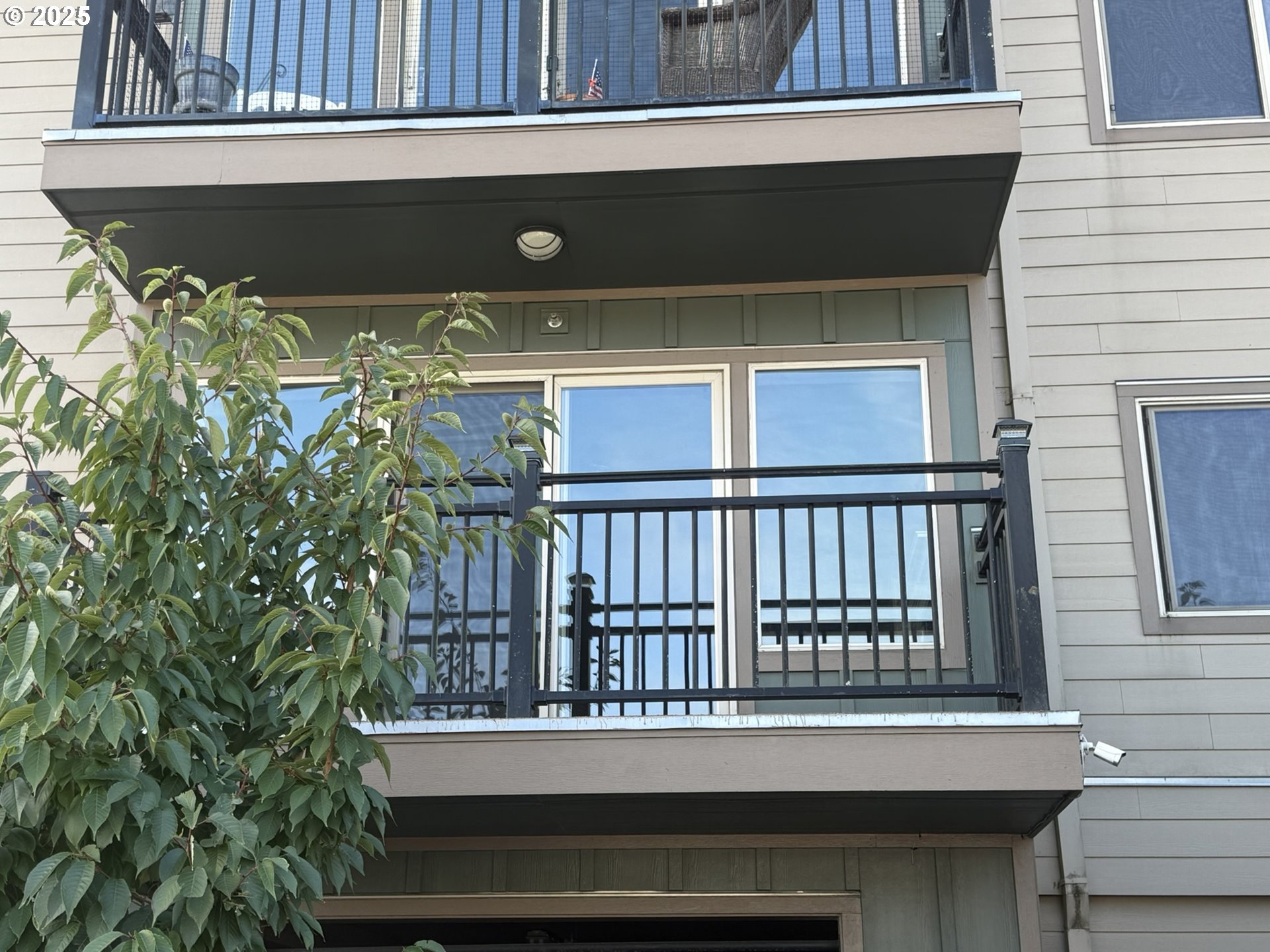 211 HARBOR ST 22