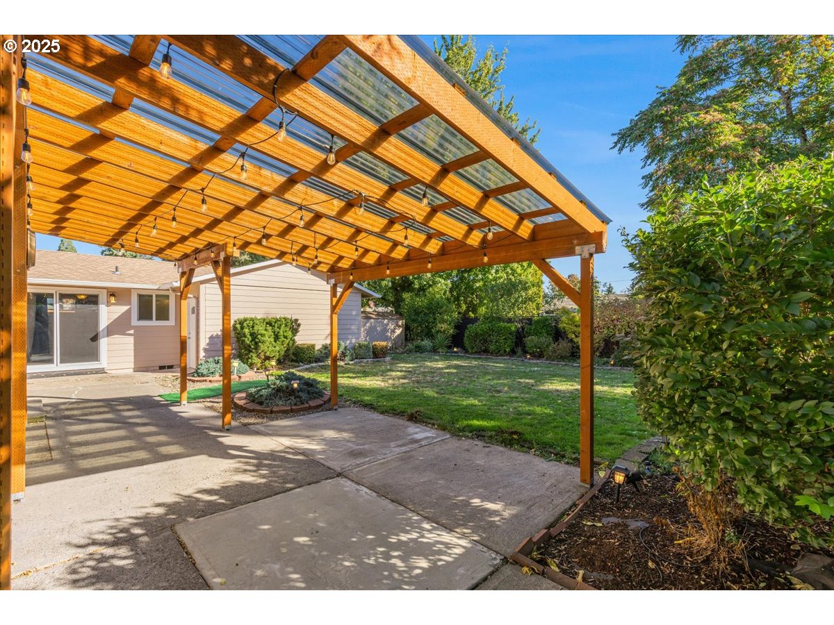 Portland, Oregon 97233, United States, 3 Bedrooms Bedrooms, ,3 BathroomsBathrooms,Residential,Active,228668