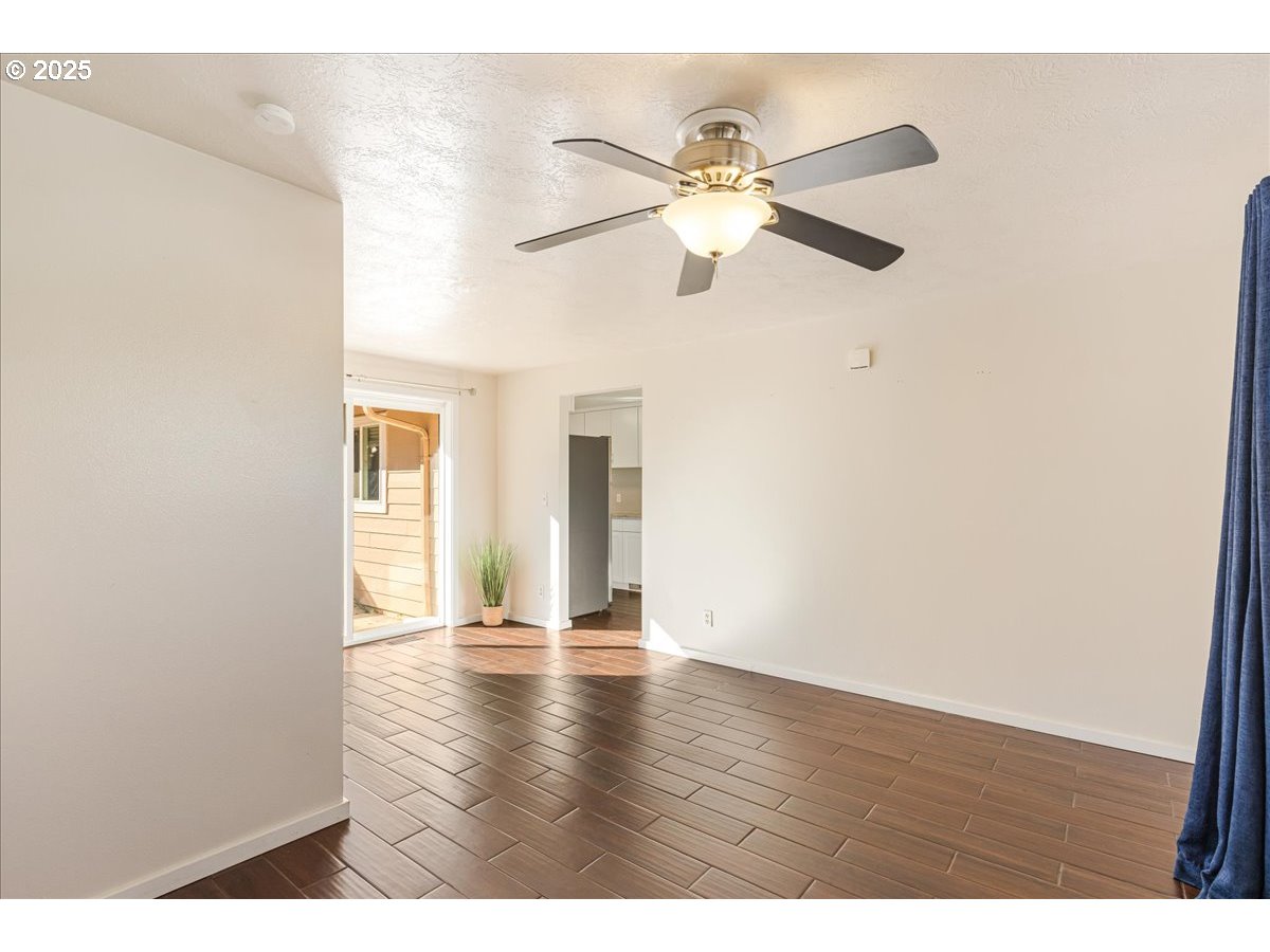 Portland, Oregon 97233, United States, 3 Bedrooms Bedrooms, ,3 BathroomsBathrooms,Residential,Active,228668