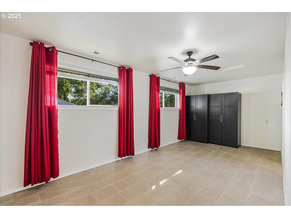 Portland, Oregon 97233, United States, 3 Bedrooms Bedrooms, ,3 BathroomsBathrooms,Residential,Active,228668