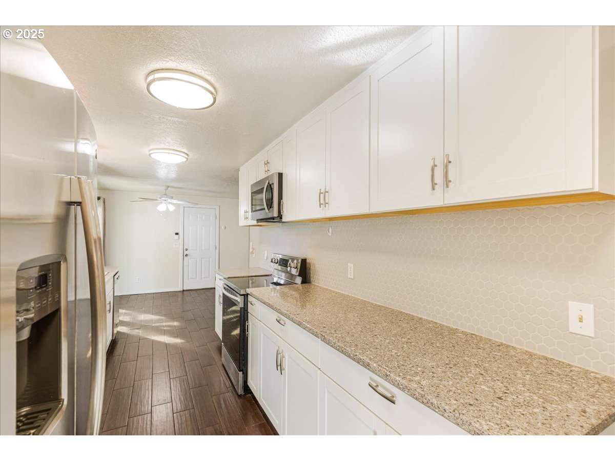 Portland, Oregon 97233, United States, 3 Bedrooms Bedrooms, ,3 BathroomsBathrooms,Residential,Active,228668